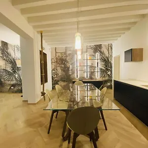  Apartment Sweet Time Venice, Luxury San Marco Frezzaria Apt! Italy
